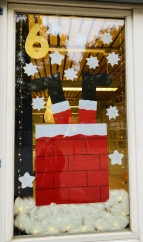 Nikolausgeschenk am Fenster